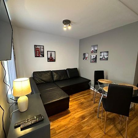 Lovely 2 Bedrooms Apartment ลอนดอน ภายนอก รูปภาพ