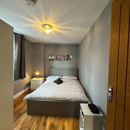 Lovely 2 Bedrooms Apartment ลอนดอน ภายนอก รูปภาพ