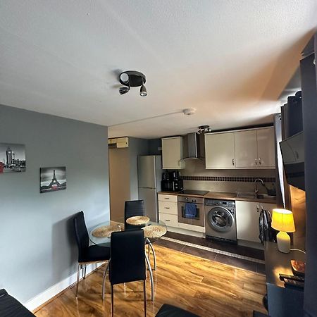 Lovely 2 Bedrooms Apartment ลอนดอน ภายนอก รูปภาพ
