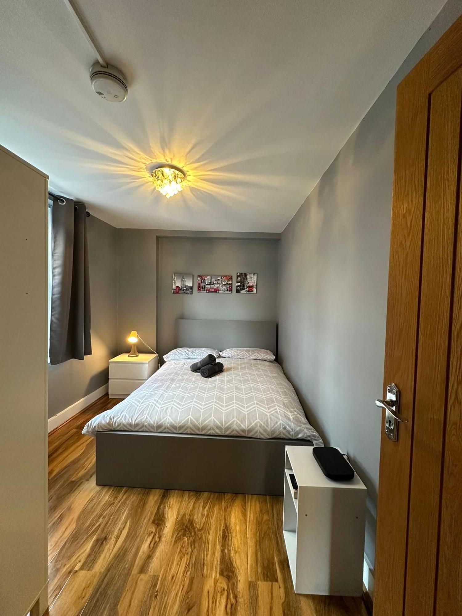 Lovely 2 Bedrooms Apartment ลอนดอน ภายนอก รูปภาพ
