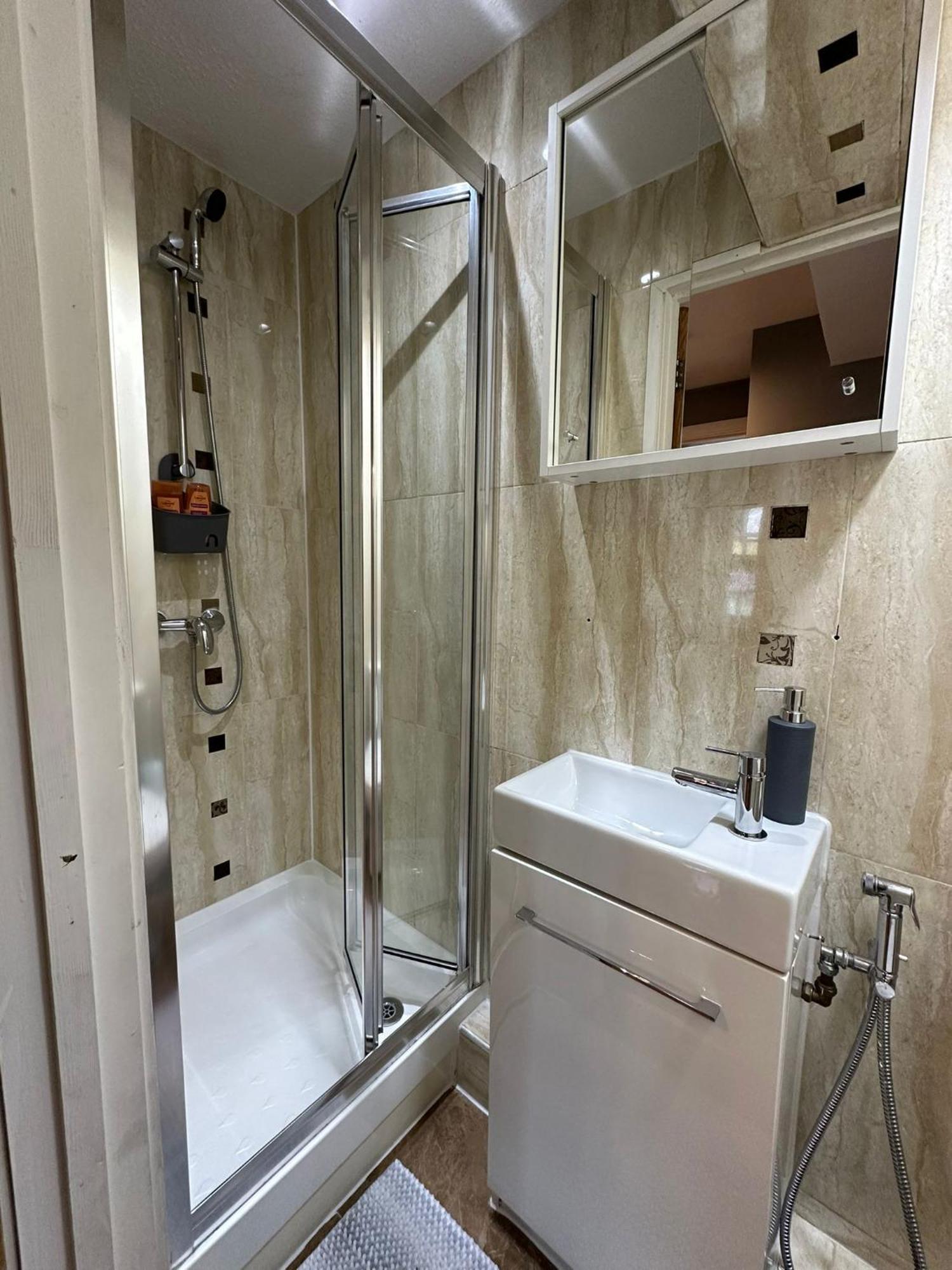 Lovely 2 Bedrooms Apartment ลอนดอน ภายนอก รูปภาพ